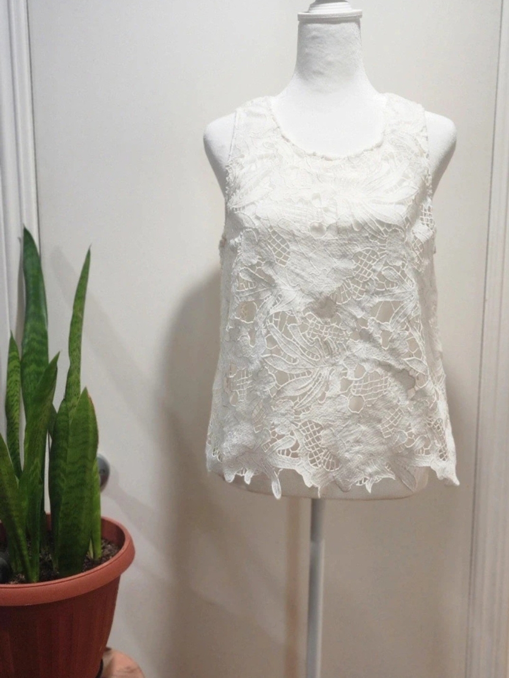Lace Overlay Sleeveless Tank Top - White